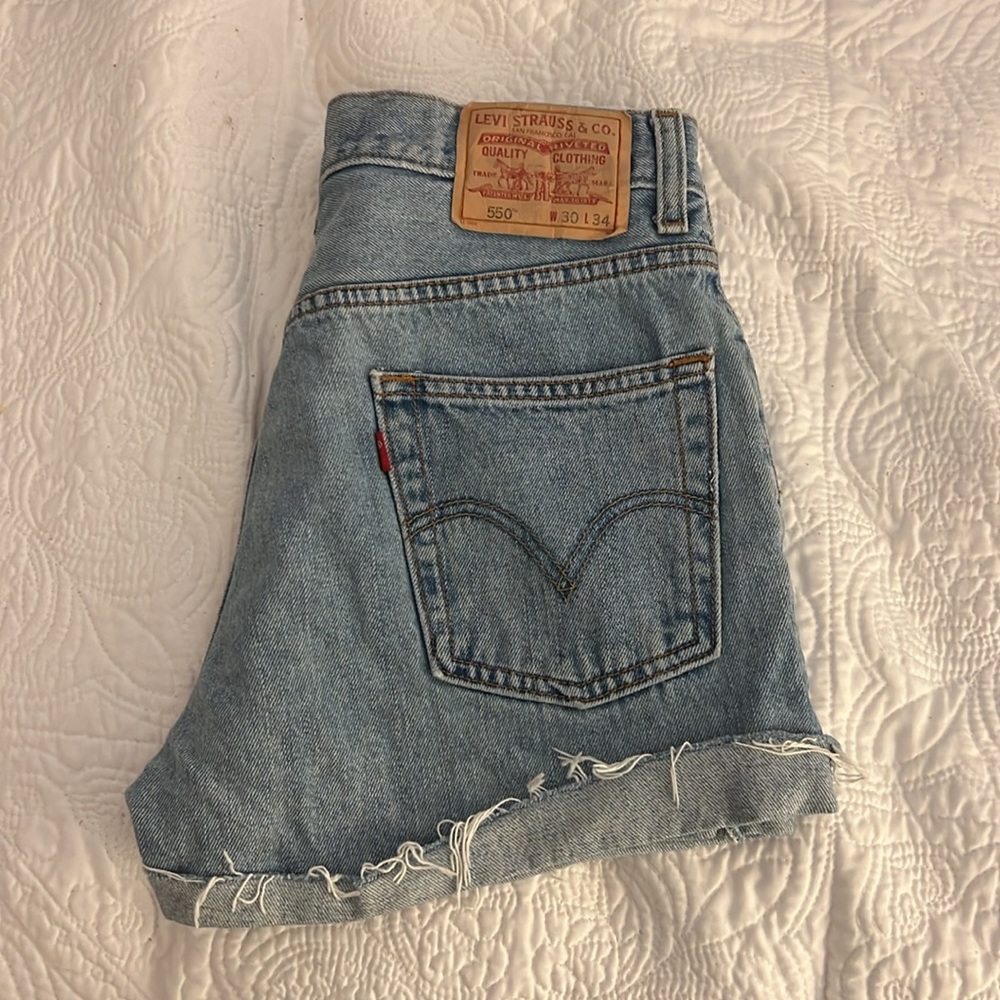 levis 550 relaxed fit jean shorts